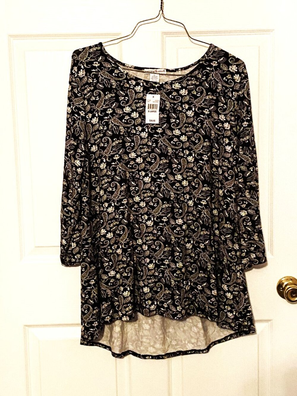 New with tags, Black and White (hastings and smith} top.  Size XL.
